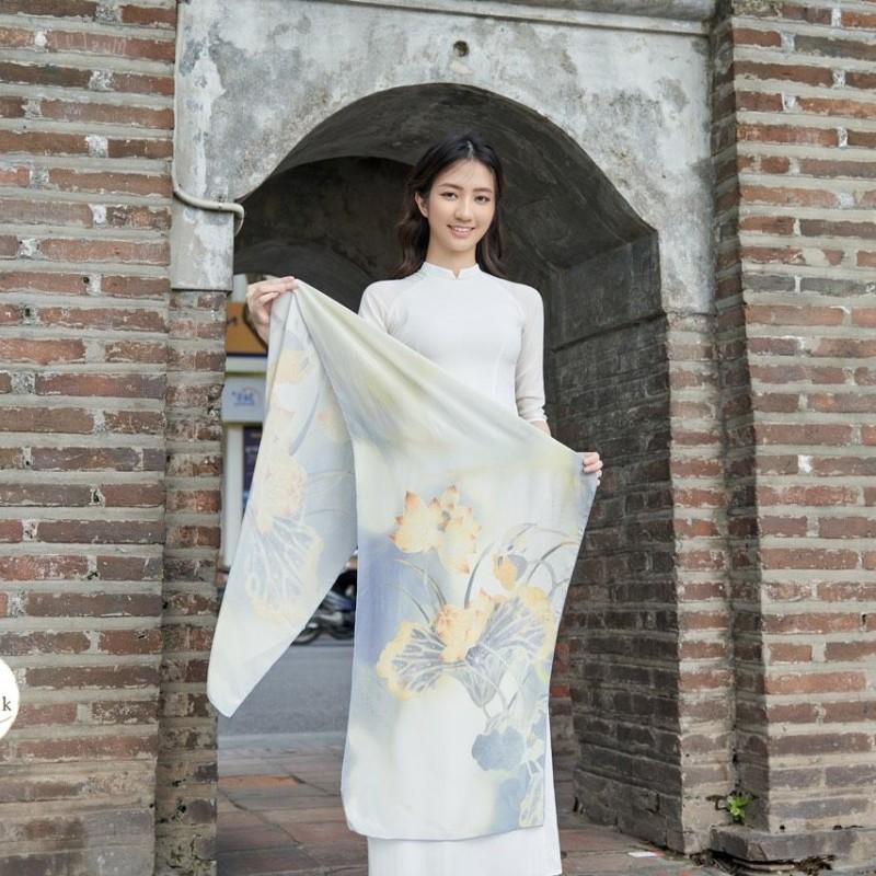 🌸 Khăn Vuông In Hoa Sen – Hồn Việt Trên Nét Lụa