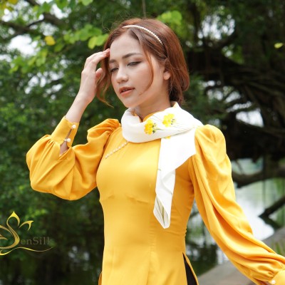 Lụa Vuông Cao Cấp Vẽ Tay Cẩm Chướng Vàng - Sen Silk Silk Scarf