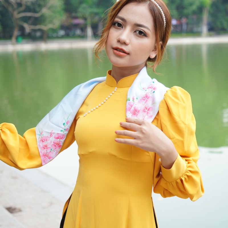 Khăn Cổ Thời Trang Lụa Vẽ Tay Hoa Đào SenSilk - Quà Tặng Doanh Nhân