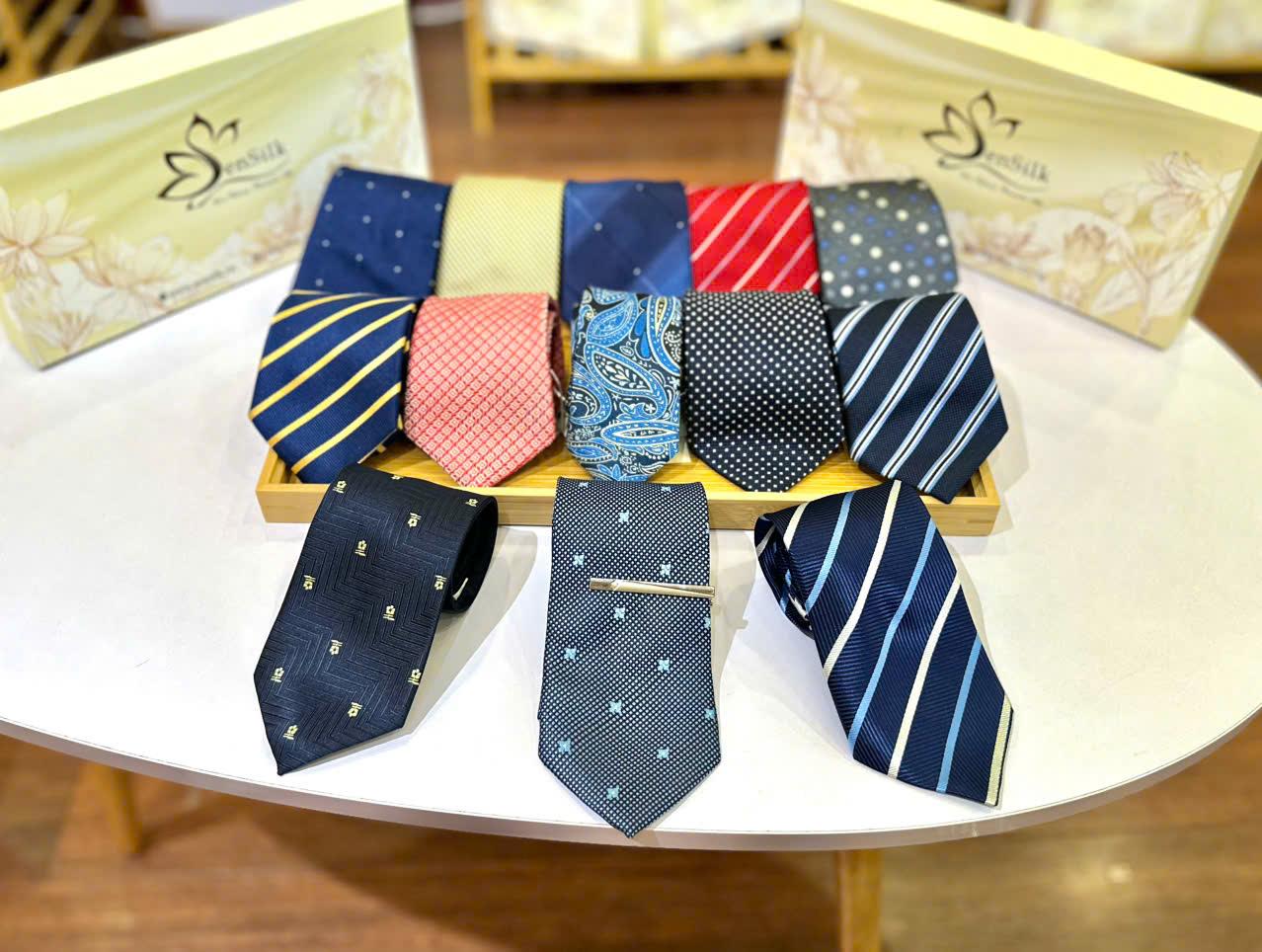 🎁 CÀ VẠT LỤA SENSILK – MÓN QUÀ NHỎ, GIÁ TRỊ LỚN 🎁