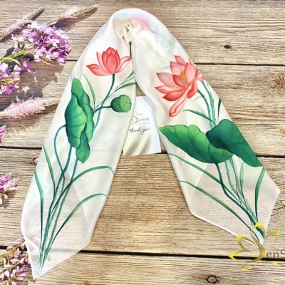 Khăn Lụa Vẽ Tay Lotus Sen Silk – Quà Việt Nam Cho Khách Nước Ngoài