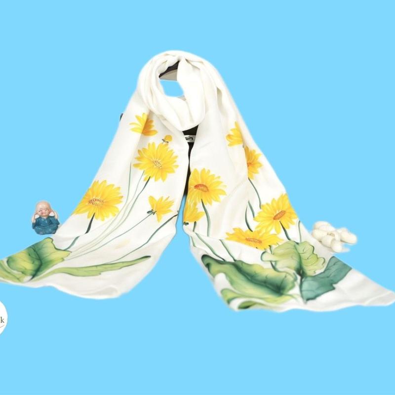 ⭐KHĂN LỤA VẼ TAY: MÓN QUÀ GIÚP SẾP NỮ TOẢ SÁNG MỌI SỰ KIỆN CUỐI NĂM 🎄✨