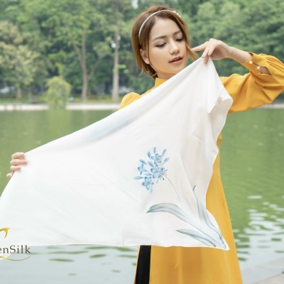 Khăn Lụa Thời Trang Vẽ Hoa Thủy Tiên Sen Silk - Quà Tặng Doanh Nghiệp