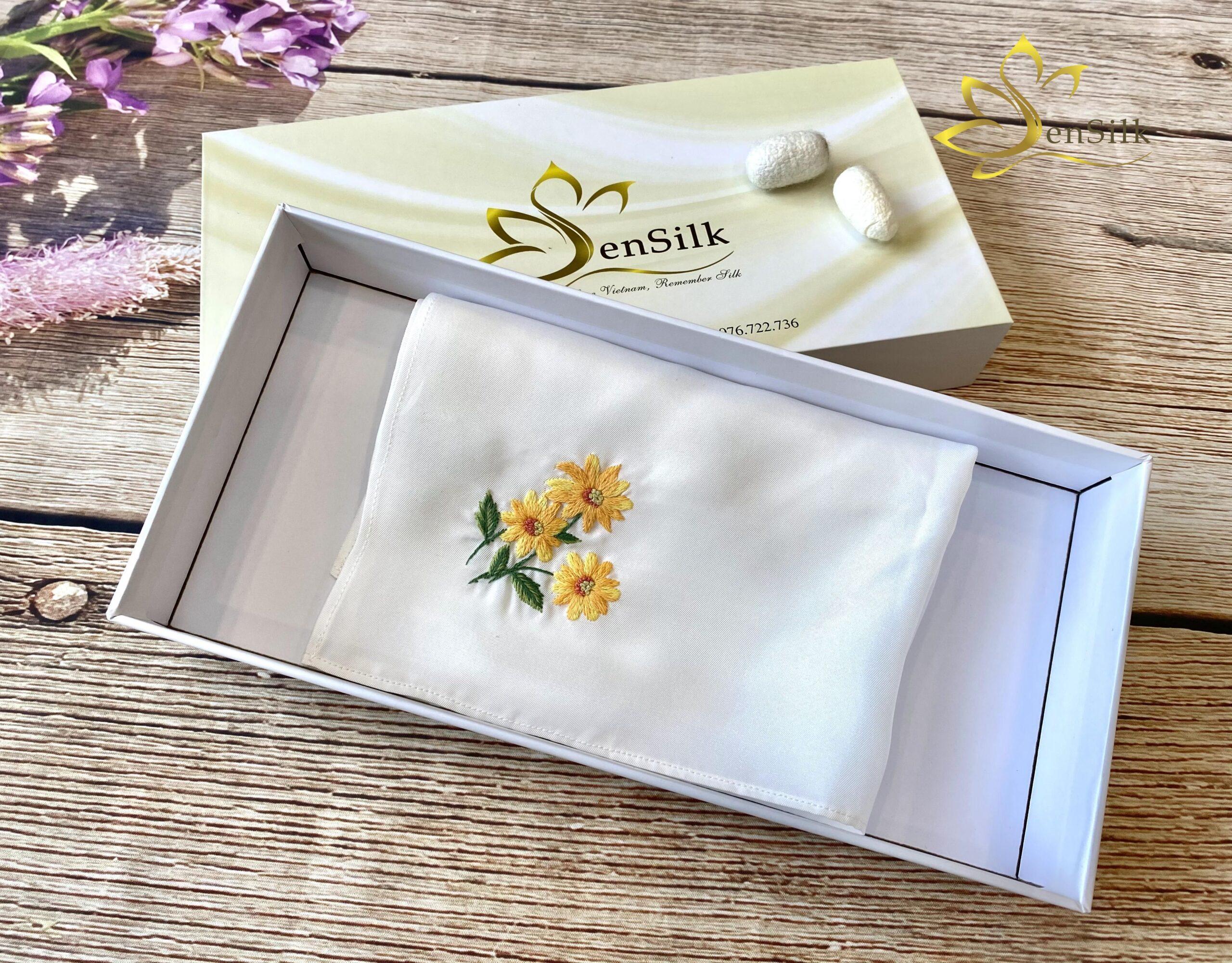✨ Khăn tay thêu hoa dã quỳ – Ánh sáng của niềm tin và hy vọng ✨