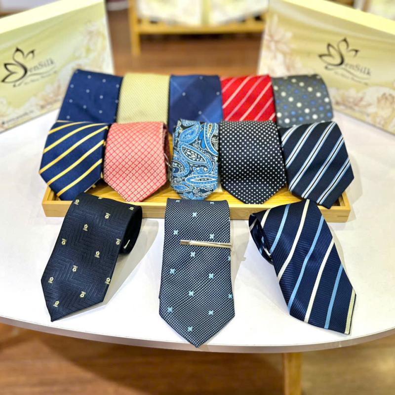 ⭐ CÀ VẠT LỤA SENSILK: KHI NGHỆ THUẬT VÀ THỜI TRANG HÒA QUYỆN