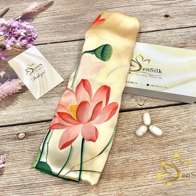 Khăn Lụa Cao Cấp Vẽ Hoa Sen - Quà Tặng Nguyên Thủ - SenSilk